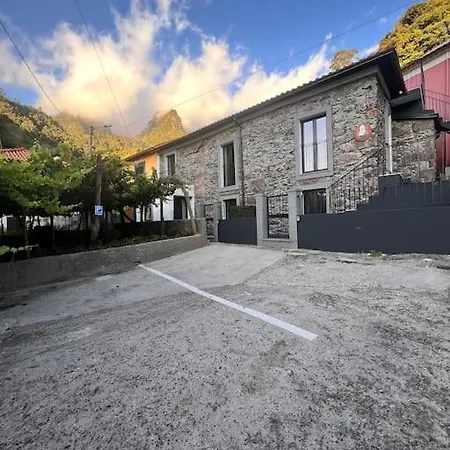 Roots Guesthouse- B * Sao Vicente (Madeira)