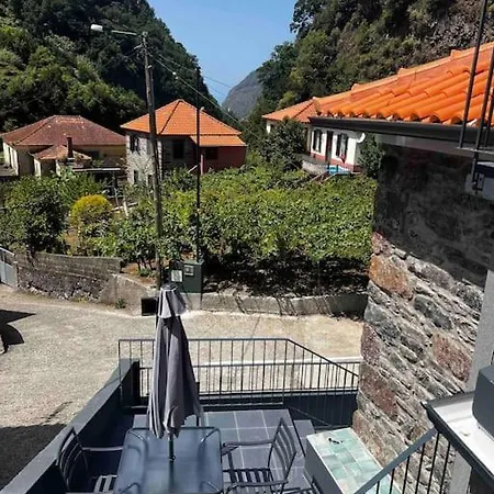 Roots Guesthouse- B * Sao Vicente (Madeira)
