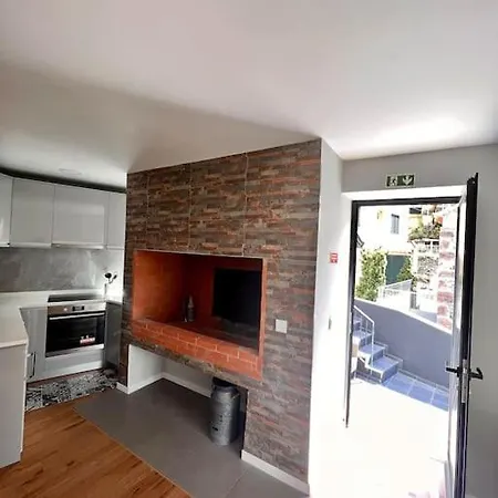 Roots Guesthouse- B Апартаменты