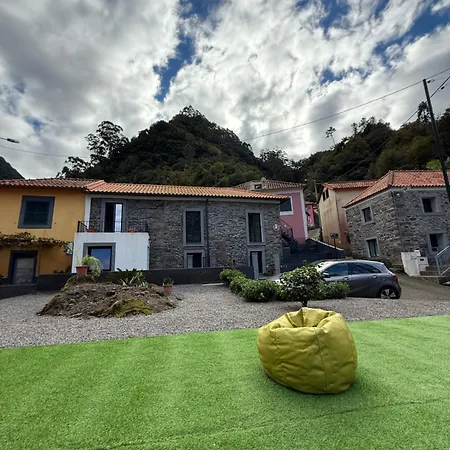 Roots Guesthouse- B * São Vicente