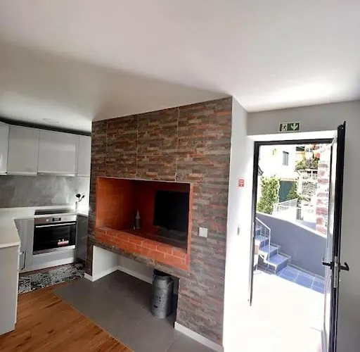 Roots Guesthouse- B Apartament