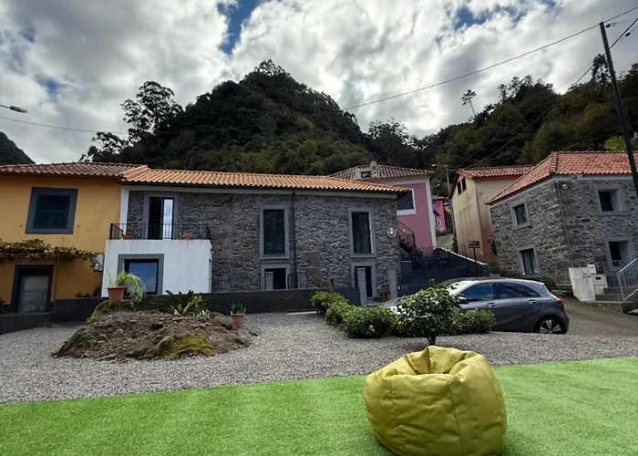 Roots Guesthouse- B * São Vicente